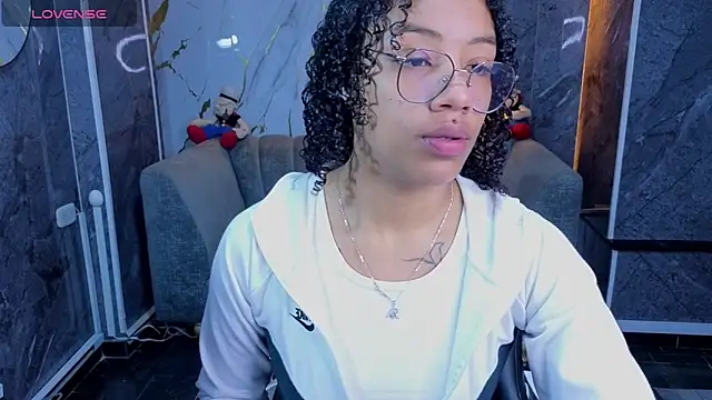 Snapshot of Violeth_b chatting on May 27, 2026, 12:56 pm Violeth b online show from May 27, 2026, 12:56 pm
