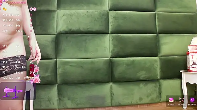 Snapshot of SelenSummer chatting on October 31, 2025, 8:05 pm SelenSummer online show from October 31, 2025, 8:05 pm