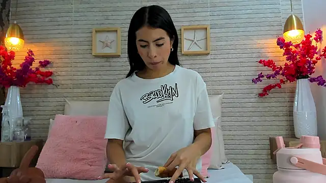 Snapshot of IssabellaLopez chatting on October 27, 2025, 12:06 pm IssabellaLopez online show from October 27, 2025, 12:06 pm