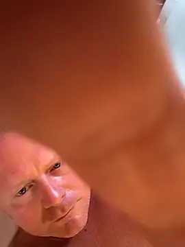 Snapshot of swingr chatting on April 12, 2026, 8:39 am swingr online show from April 12, 2026, 8:39 am