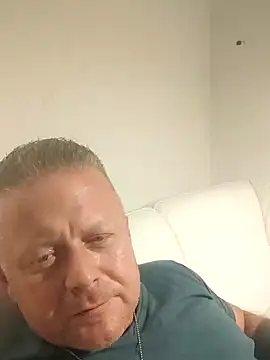 Snapshot of swingr chatting on December 18, 2024, 12:32 am swingr online show from December 18, 2024, 12:32 am