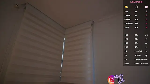 venusleroy  online show from November 15, 2025, 9:52 pm