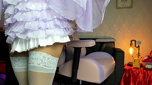 Snapshot of Alaia_Love77 chatting on April 2, 2026, 2:13 pm Alaia Love77 online show from April 2, 2026, 2:13 pm
