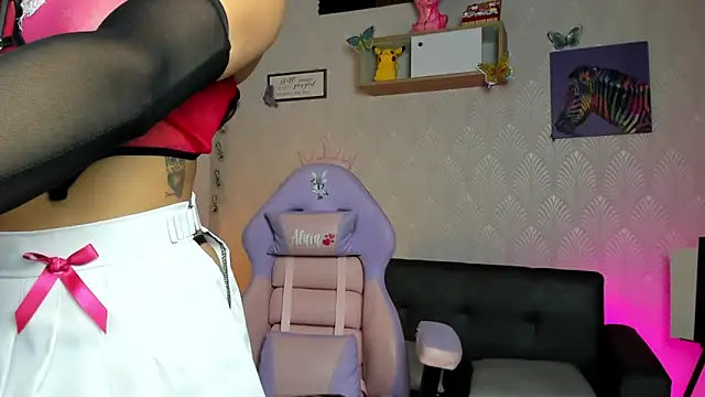 Alaia Love77 online show from November 15, 2025, 4:33 pm