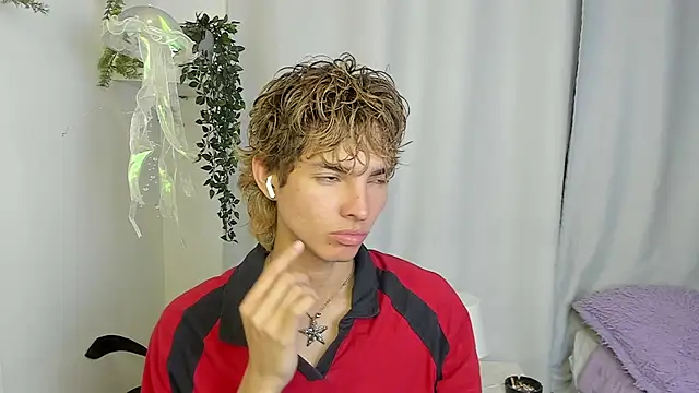 santy-kitty online show from October 8, 2025, 3:19 am