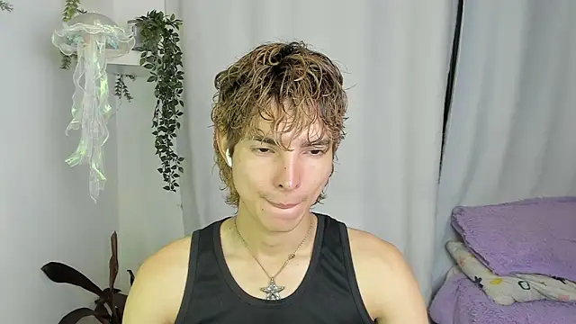 santy-kitty online show from October 12, 2025, 1:18 am