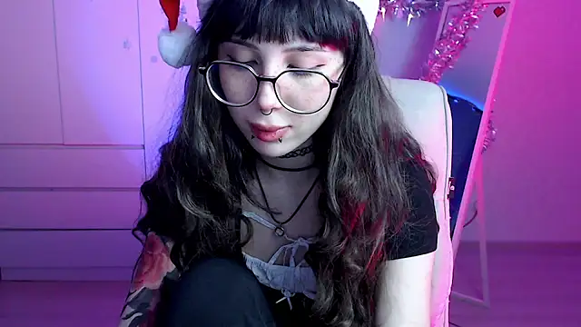 Snapshot of MoriHorri chatting on December 28, 2024, 1:08 am MoriHorri online show from December 28, 2024, 1:08 am