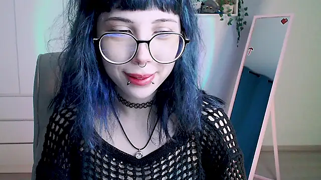 Snapshot of MoriHorri chatting on December 8, 2024, 1:30 am MoriHorri online show from December 8, 2024, 1:30 am