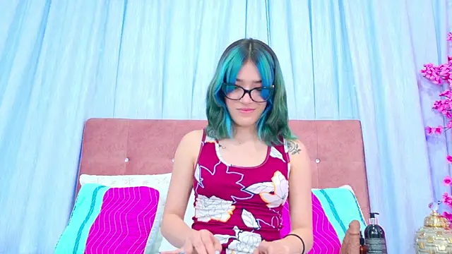 AlliciaKim online show from November 12, 2025, 7:18 pm