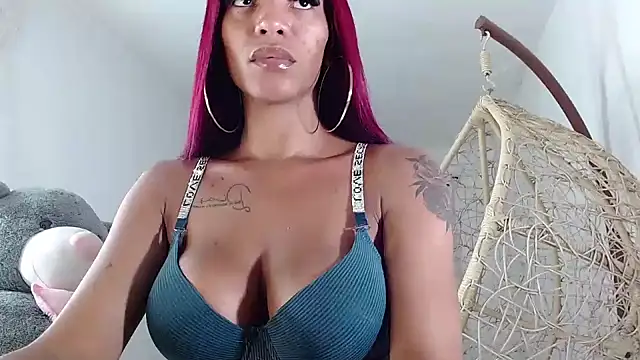 ebonyhotcats90 online show from September 15, 2025, 10:43 pm