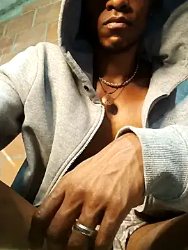 MAXIMO JHONS online show from December 3, 2025, 12:01 am