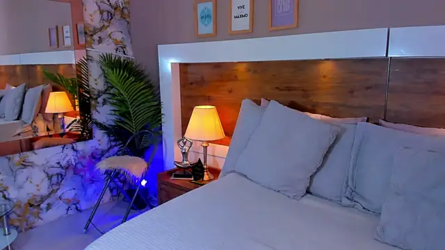 EmaBakker online show from October 19, 2025, 11:46 am