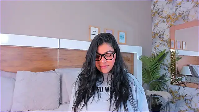 EmaBakker online show from December 13, 2025, 8:04 pm