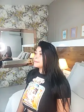 EmaBakker online show from December 22, 2025, 12:05 pm