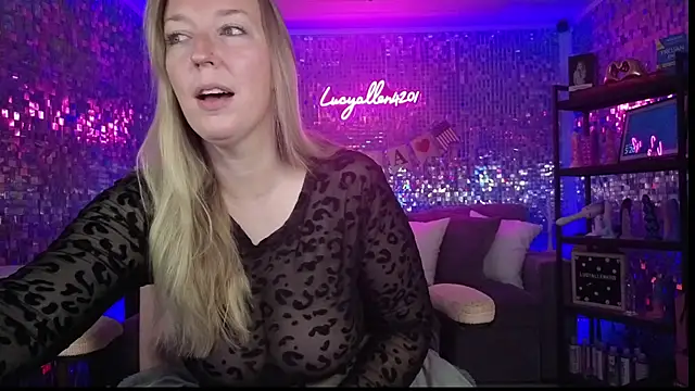 lucyallen4201 online show from June 26, 2026, 10:21 am