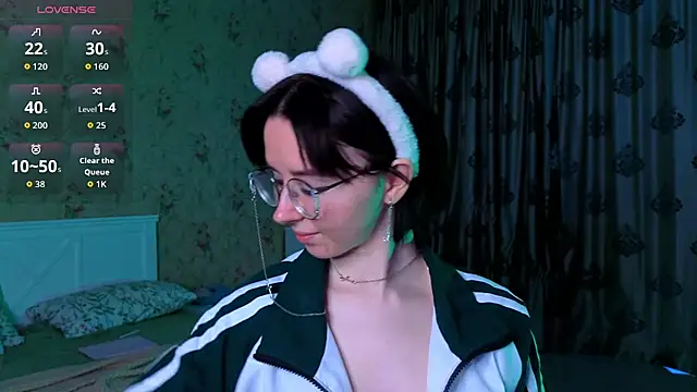 Nora Failure online show from November 22, 2025, 3:27 am