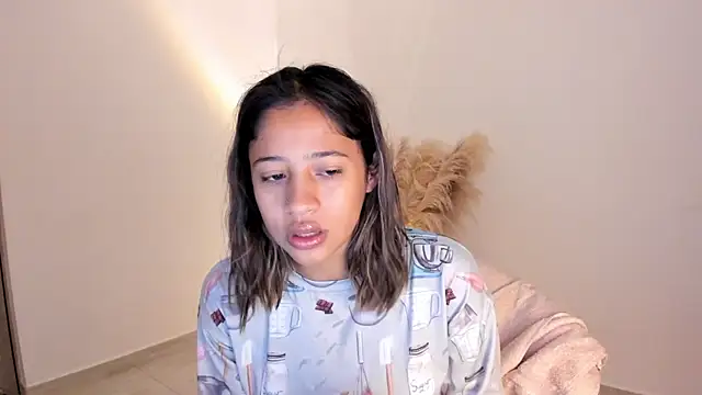 amelie murphy  online show from November 20, 2025, 1:23 pm