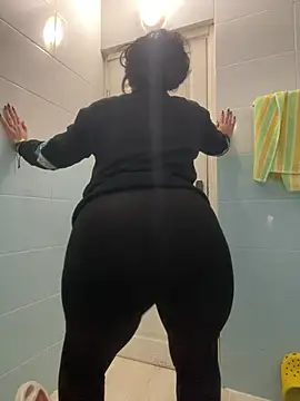 Layla-daloua online show from February 1, 2026, 11:03 pm