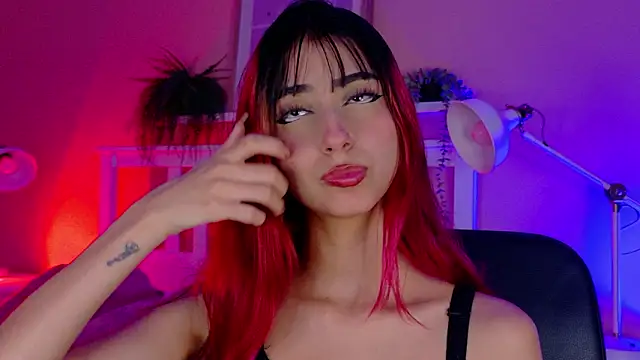 ParisFox  online show from March 19, 2026, 2:44 am