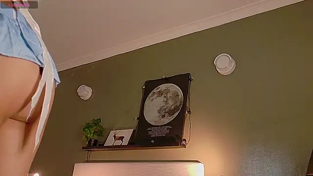 Snapshot of ParisFox_ chatting on October 17, 2025, 8:10 pm ParisFox online show from October 17, 2025, 8:10 pm