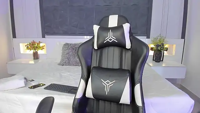 Snapshot of SaraGomez1 chatting on November 1, 2025, 12:32 pm SaraGomez1 online show from November 1, 2025, 12:32 pm