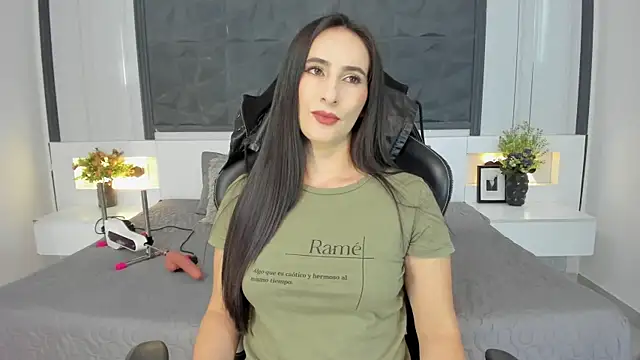 Snapshot of SaraGomez1 chatting on November 6, 2025, 3:49 pm SaraGomez1 online show from November 6, 2025, 3:49 pm