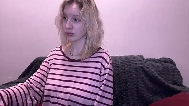 moundliicht1 online show from October 7, 2025, 9:05 pm