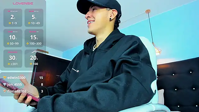 Snapshot of Lobo_17_ chatting on November 1, 2025, 3:46 am Lobo 17 online show from November 1, 2025, 3:46 am