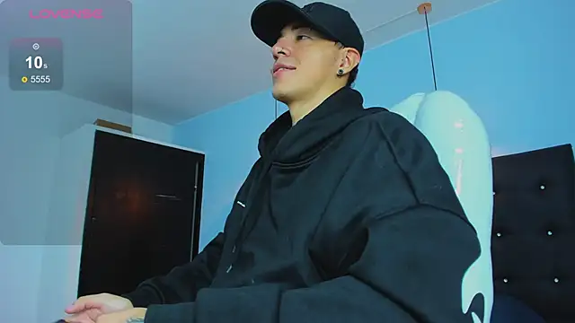 Snapshot of Lobo_17_ chatting on November 4, 2025, 3:43 am Lobo 17 online show from November 4, 2025, 3:43 am