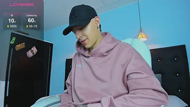 Snapshot of Lobo_17_ chatting on November 12, 2025, 3:54 am Lobo 17 online show from November 12, 2025, 3:54 am