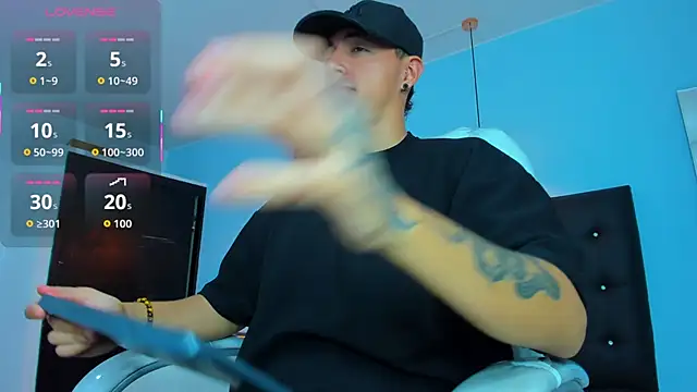 Snapshot of Lobo_17_ chatting on October 28, 2025, 3:51 am Lobo 17 online show from October 28, 2025, 3:51 am