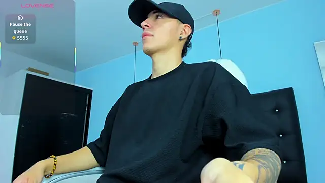 Snapshot of Lobo_17_ chatting on October 24, 2025, 4:22 am Lobo 17 online show from October 24, 2025, 4:22 am