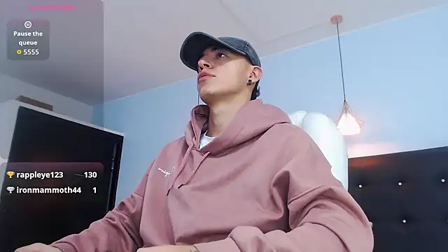 Snapshot of Lobo_17_ chatting on October 9, 2025, 2:56 am Lobo 17 online show from October 9, 2025, 2:56 am