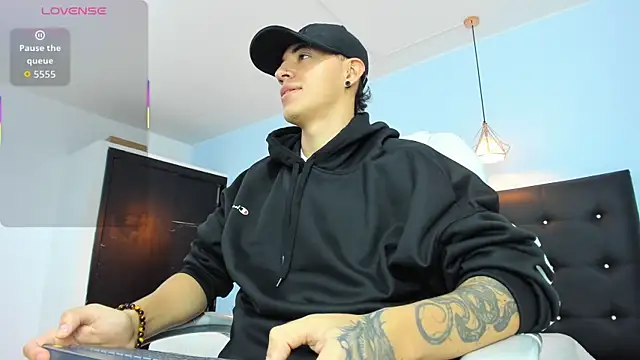 Snapshot of Lobo_17_ chatting on October 23, 2025, 3:49 am Lobo 17 online show from October 23, 2025, 3:49 am