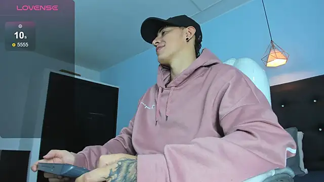 Snapshot of Lobo_17_ chatting on December 3, 2025, 3:40 am Lobo 17 online show from December 3, 2025, 3:40 am