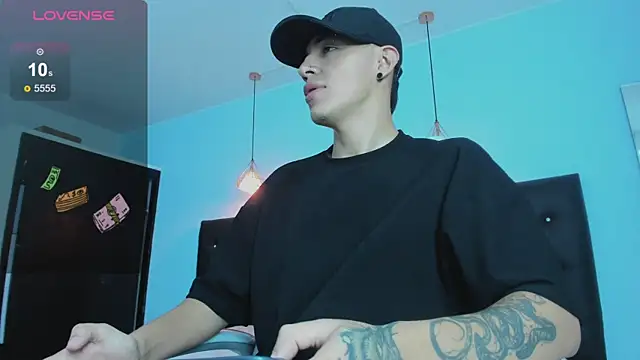 Snapshot of Lobo_17_ chatting on November 15, 2025, 3:43 am Lobo 17 online show from November 15, 2025, 3:43 am