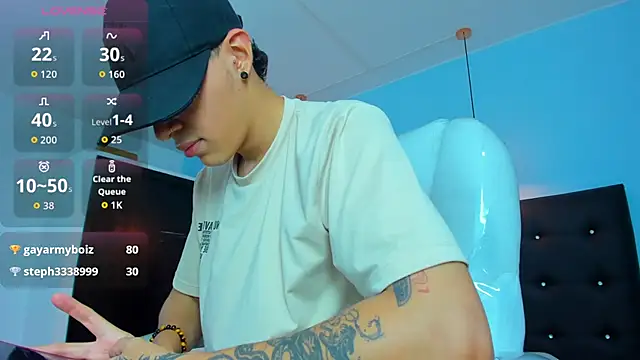 Snapshot of Lobo_17_ chatting on October 29, 2025, 3:38 am Lobo 17 online show from October 29, 2025, 3:38 am