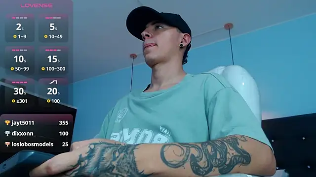 Snapshot of Lobo_17_ chatting on October 16, 2025, 3:37 am Lobo 17 online show from October 16, 2025, 3:37 am