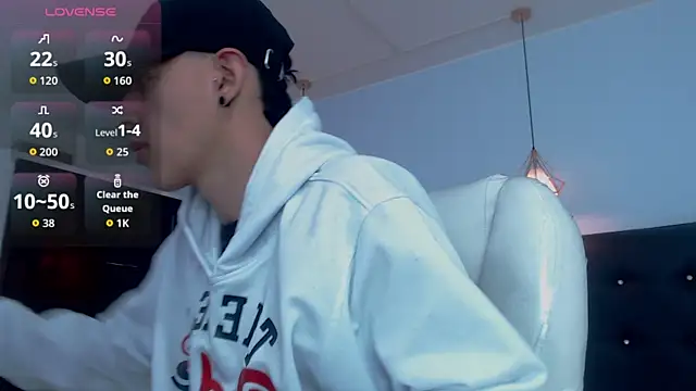 Snapshot of Lobo_17_ chatting on October 8, 2025, 3:41 am Lobo 17 online show from October 8, 2025, 3:41 am