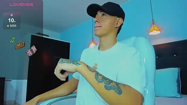 Snapshot of Lobo_17_ chatting on November 18, 2025, 3:43 am Lobo 17 online show from November 18, 2025, 3:43 am