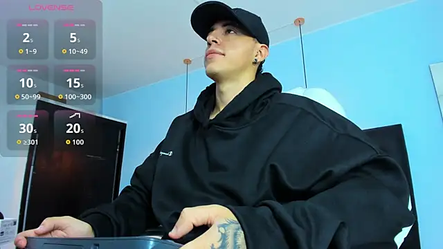 Snapshot of Lobo_17_ chatting on October 22, 2025, 3:50 am Lobo 17 online show from October 22, 2025, 3:50 am