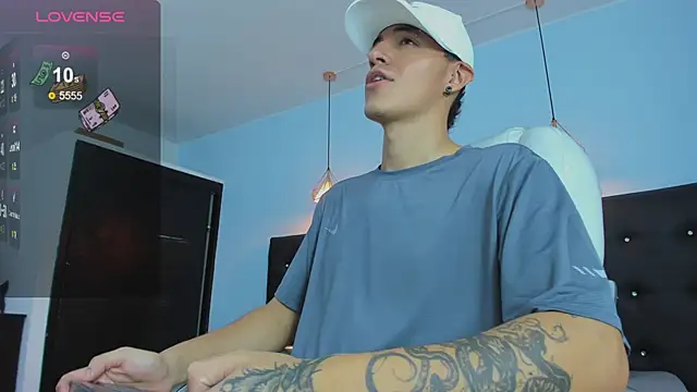 Snapshot of Lobo_17_ chatting on November 7, 2025, 4:39 am Lobo 17 online show from November 7, 2025, 4:39 am