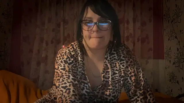 Snapshot of StellarTeam chatting on December 20, 2025, 8:44 pm StellarTeam online show from December 20, 2025, 8:44 pm