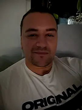 Snapshot of KarlosCarutox chatting on October 9, 2025, 4:29 pm KarlosCarutox online show from October 9, 2025, 4:29 pm