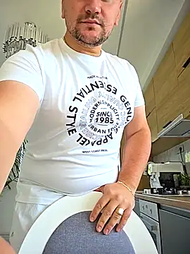 Snapshot of KarlosCarutox chatting on September 14, 2025, 10:15 am KarlosCarutox online show from September 14, 2025, 10:15 am