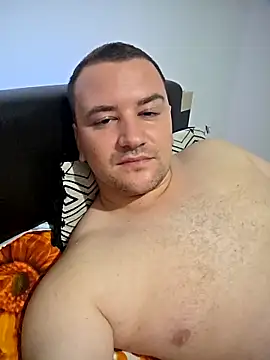 Snapshot of KarlosCarutox chatting on October 7, 2025, 7:48 pm KarlosCarutox online show from October 7, 2025, 7:48 pm