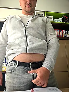 KarlosCarutox online show from February 11, 2026, 12:38 pm