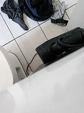 QcMisterv13 online show from October 14, 2025, 7:58 pm