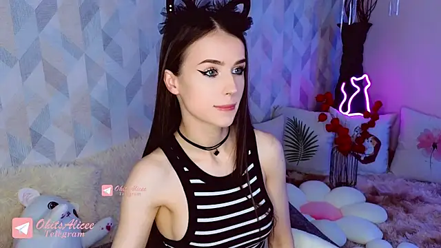 Snapshot of _OhitsMe chatting on October 31, 2025, 9:43 pm OhitsMe online show from October 31, 2025, 9:43 pm