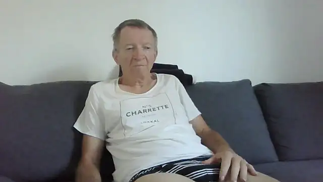 Snapshot of naturiste974 chatting on June 18, 2026, 5:28 am naturiste974 online show from June 18, 2026, 5:28 am